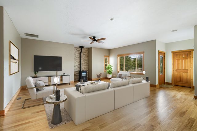 7170 NW River Springs Road, Redmond, OR 97756