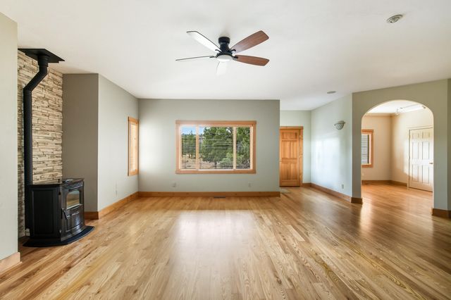 7170 NW River Springs Road, Redmond, OR 97756