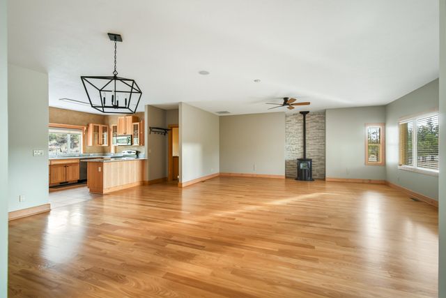 7170 NW River Springs Road, Redmond, OR 97756