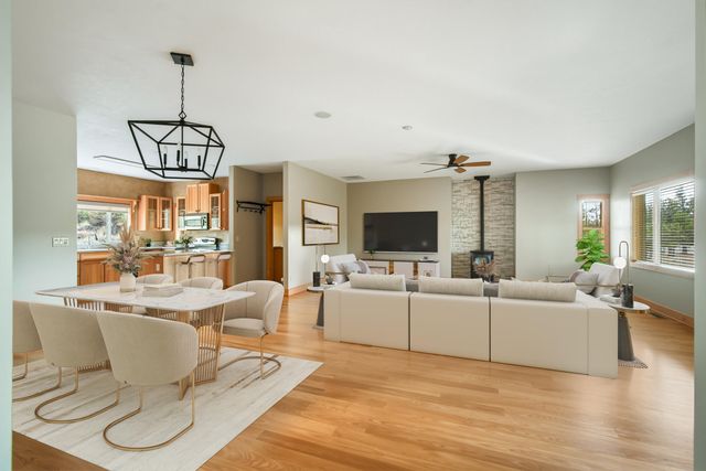 7170 NW River Springs Road, Redmond, OR 97756