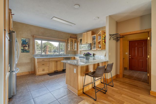 7170 NW River Springs Road, Redmond, OR 97756