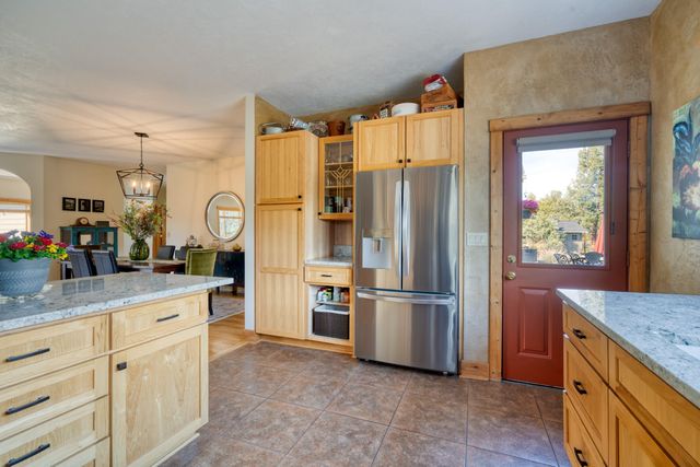 7170 NW River Springs Road, Redmond, OR 97756