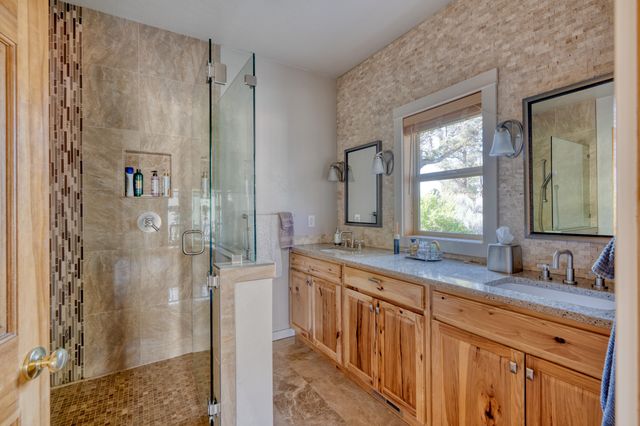 7170 NW River Springs Road, Redmond, OR 97756