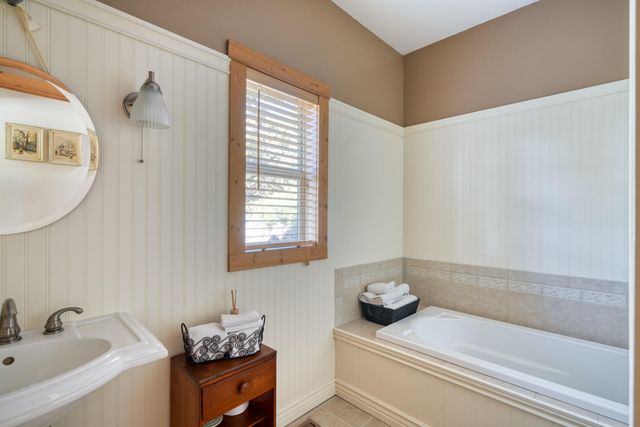 7170 NW River Springs Road, Redmond, OR 97756