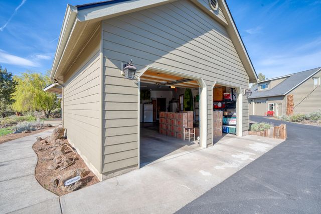 7170 NW River Springs Road, Redmond, OR 97756