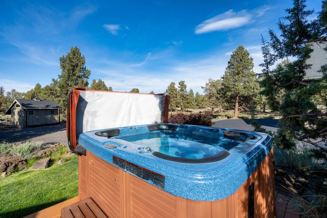 7170 NW River Springs Road, Redmond, OR 97756