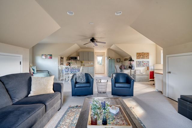 7170 NW River Springs Road, Redmond, OR 97756