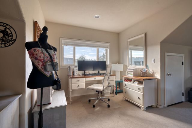 7170 NW River Springs Road, Redmond, OR 97756