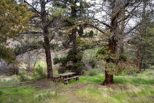 7170 NW River Springs Road, Redmond, OR 97756