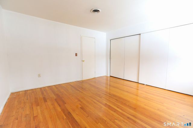 1 Camelot Drive APT 2, Bloomfield, CT 06002