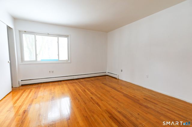 1 Camelot Drive APT 2, Bloomfield, CT 06002