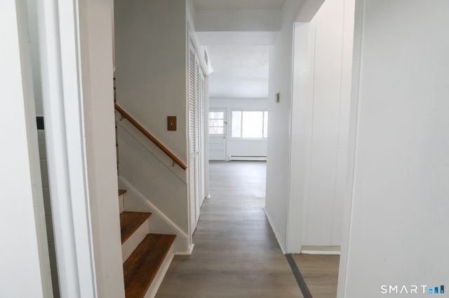 1 Camelot Drive APT 2, Bloomfield, CT 06002