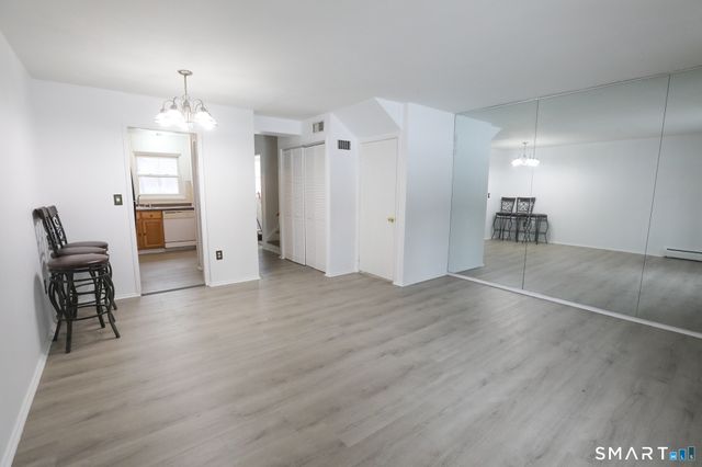 1 Camelot Drive APT 2, Bloomfield, CT 06002