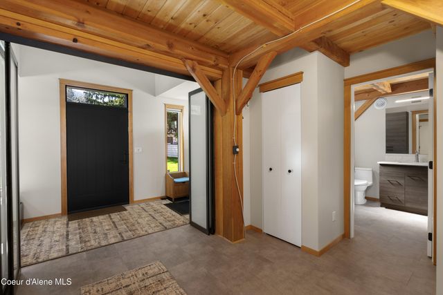 239 Pierce LN, Sagle, ID 83860