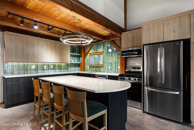 239 Pierce LN, Sagle, ID 83860