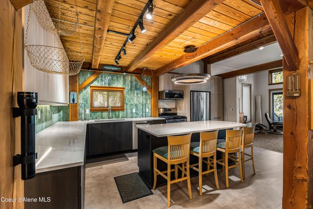 239 Pierce LN, Sagle, ID 83860