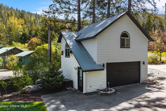 239 Pierce LN, Sagle, ID 83860