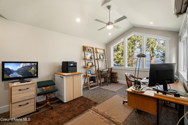239 Pierce LN, Sagle, ID 83860