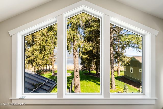 239 Pierce LN, Sagle, ID 83860