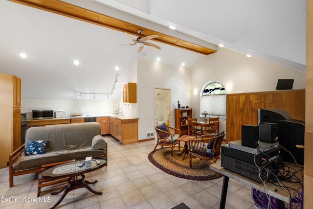 239 Pierce LN, Sagle, ID 83860