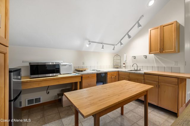 239 Pierce LN, Sagle, ID 83860