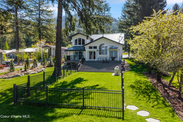 239 Pierce LN, Sagle, ID 83860