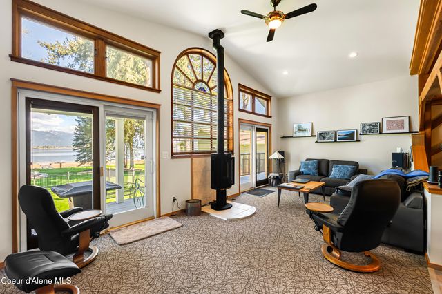 239 Pierce LN, Sagle, ID 83860