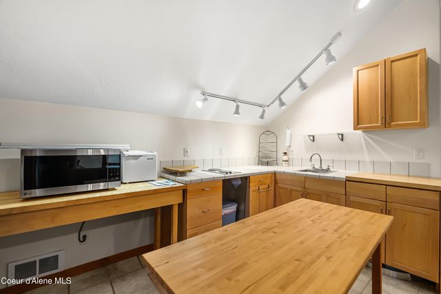 239 Pierce LN, Sagle, ID 83860