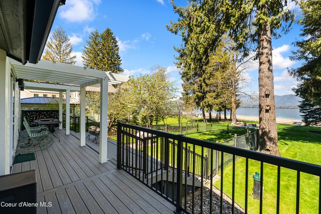 239 Pierce LN, Sagle, ID 83860