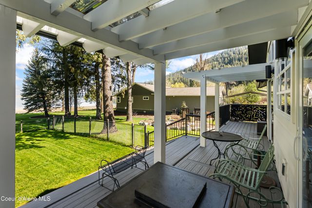 239 Pierce LN, Sagle, ID 83860