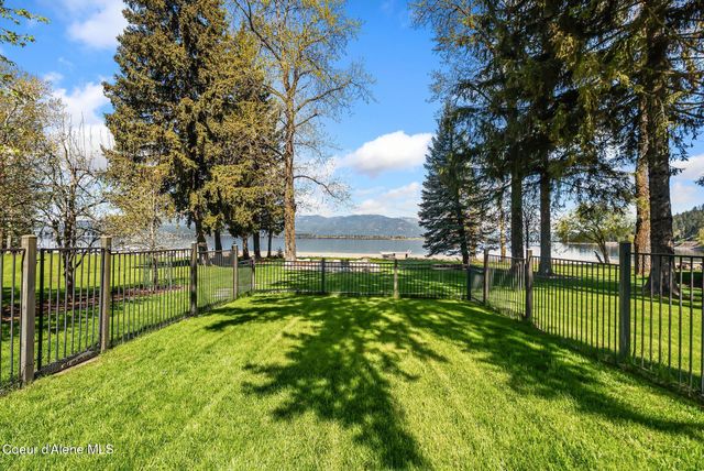 239 Pierce LN, Sagle, ID 83860