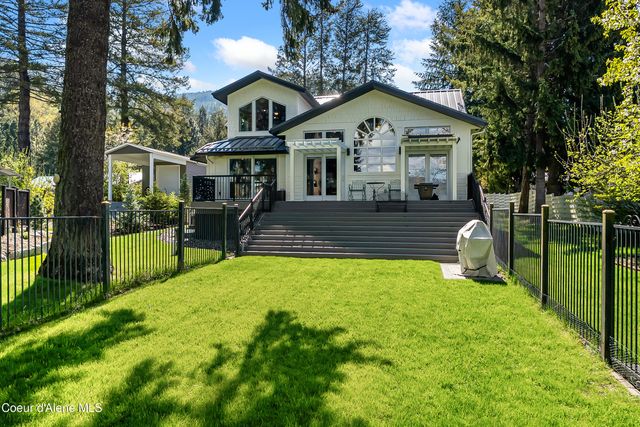 239 Pierce LN, Sagle, ID 83860
