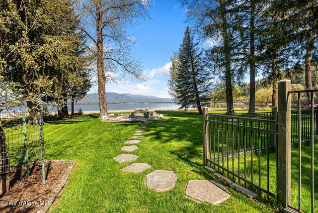 239 Pierce LN, Sagle, ID 83860
