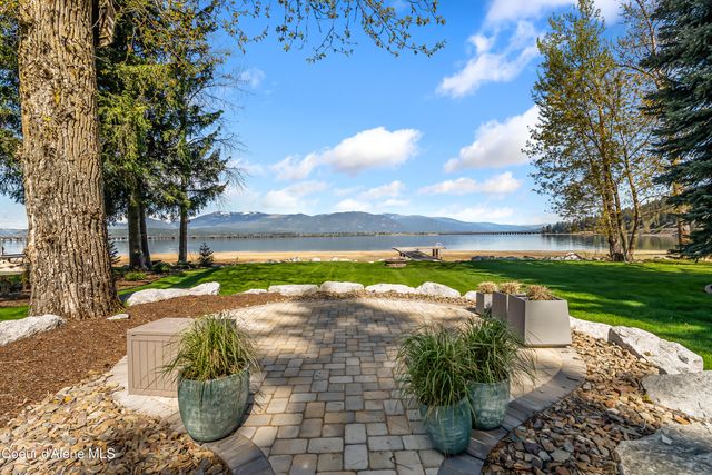 239 Pierce LN, Sagle, ID 83860