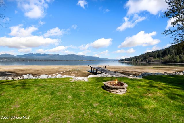 239 Pierce LN, Sagle, ID 83860