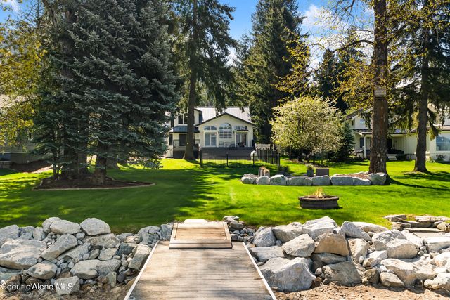 239 Pierce LN, Sagle, ID 83860