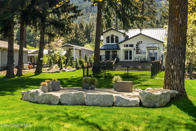 239 Pierce LN, Sagle, ID 83860