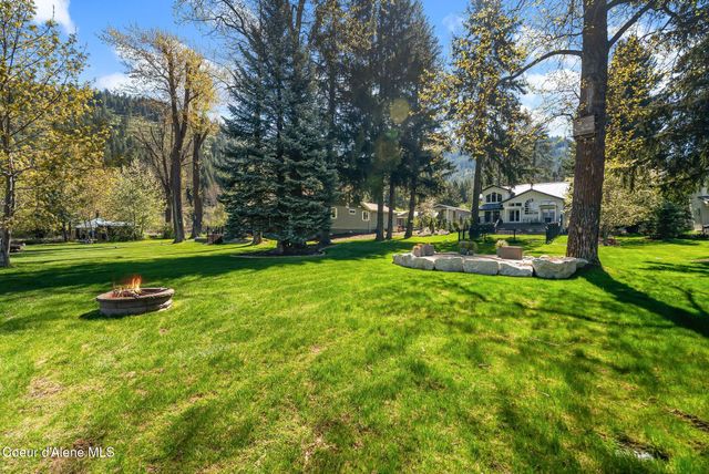 239 Pierce LN, Sagle, ID 83860