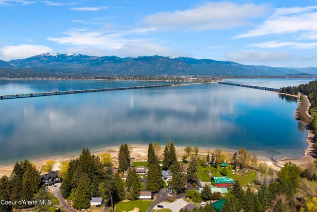 239 Pierce LN, Sagle, ID 83860