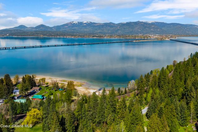 239 Pierce LN, Sagle, ID 83860