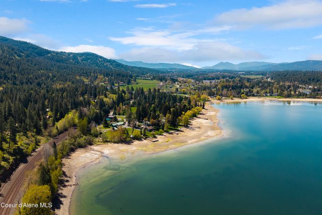 239 Pierce LN, Sagle, ID 83860