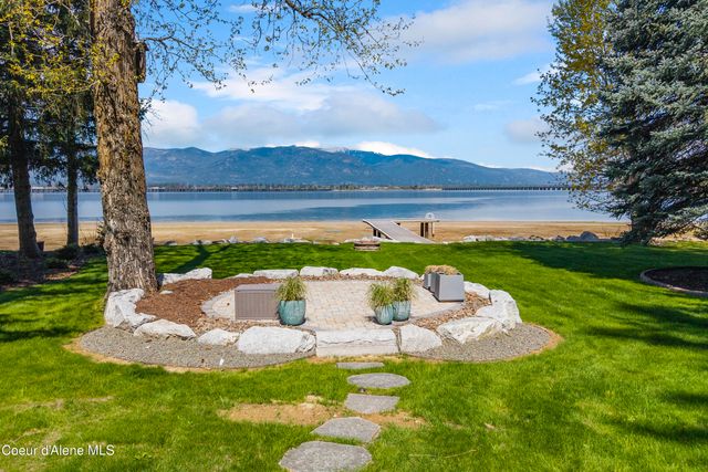 239 Pierce LN, Sagle, ID 83860