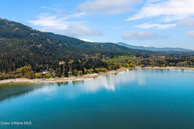 239 Pierce LN, Sagle, ID 83860