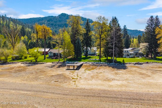 239 Pierce LN, Sagle, ID 83860