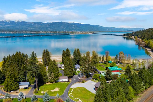 239 Pierce LN, Sagle, ID 83860