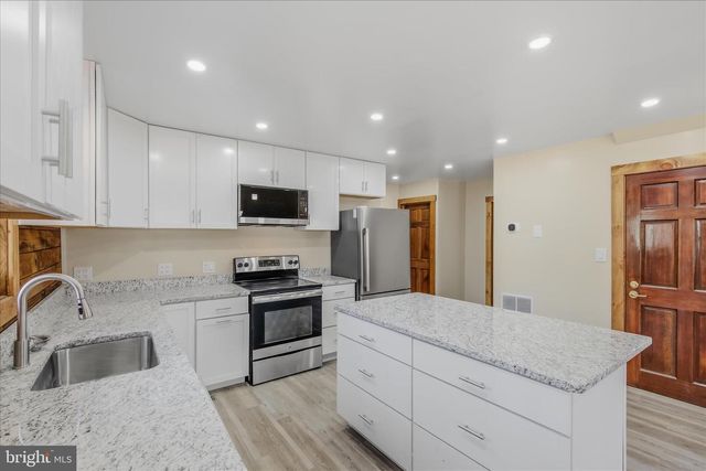 430 HOMEWOOD HOLLOW LN, Berkeley Springs, WV 25411
