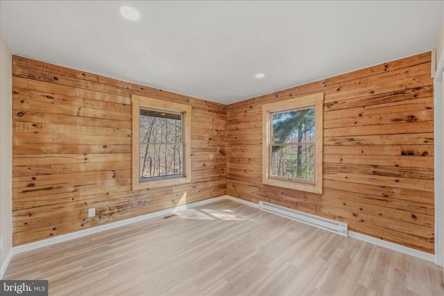 430 HOMEWOOD HOLLOW LN, Berkeley Springs, WV 25411