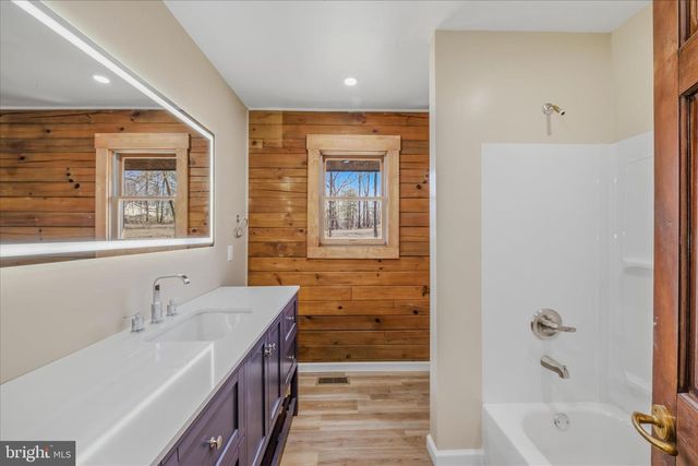 430 HOMEWOOD HOLLOW LN, Berkeley Springs, WV 25411