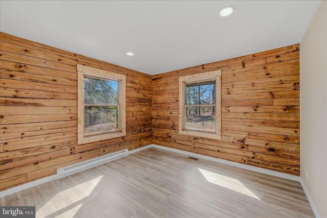430 HOMEWOOD HOLLOW LN, Berkeley Springs, WV 25411