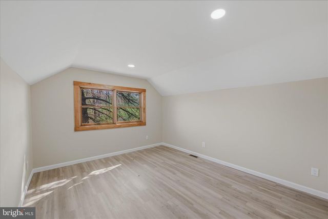 430 HOMEWOOD HOLLOW LN, Berkeley Springs, WV 25411